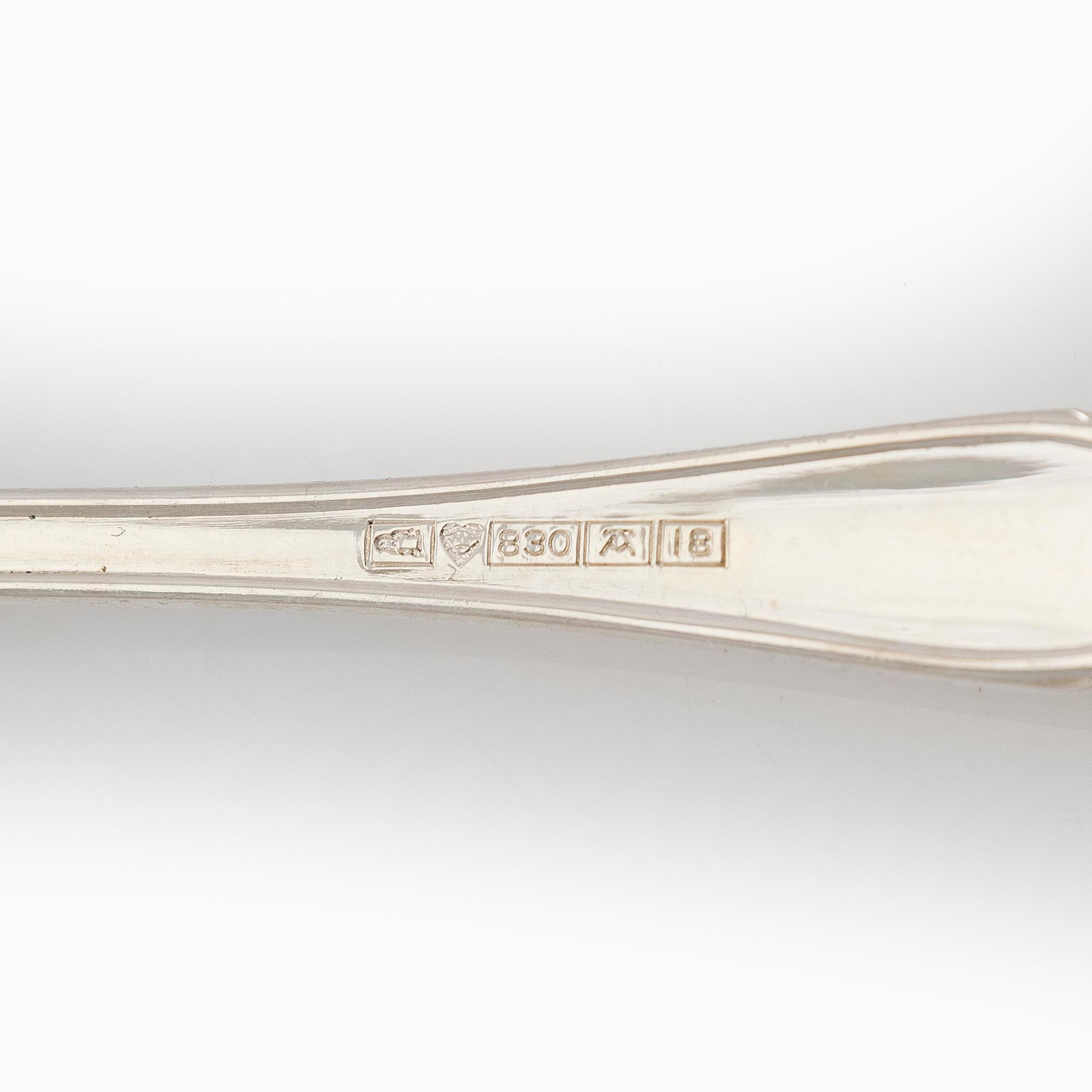 An 118-piece set of 'Chippendale' silver cutlery, Finnish hallmarks. In cutlery box.