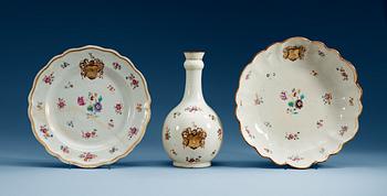 A set of two armorial dishes and a vase, Qing dynasty, Qianlong (1736-95).