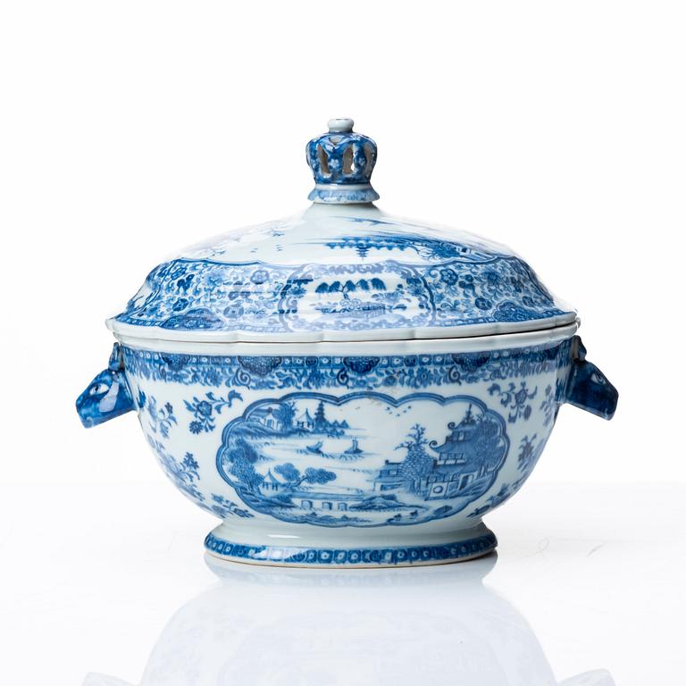 Terrin med lock, kompaniporslin. Qingdynastin, Qianlong (1736-95).