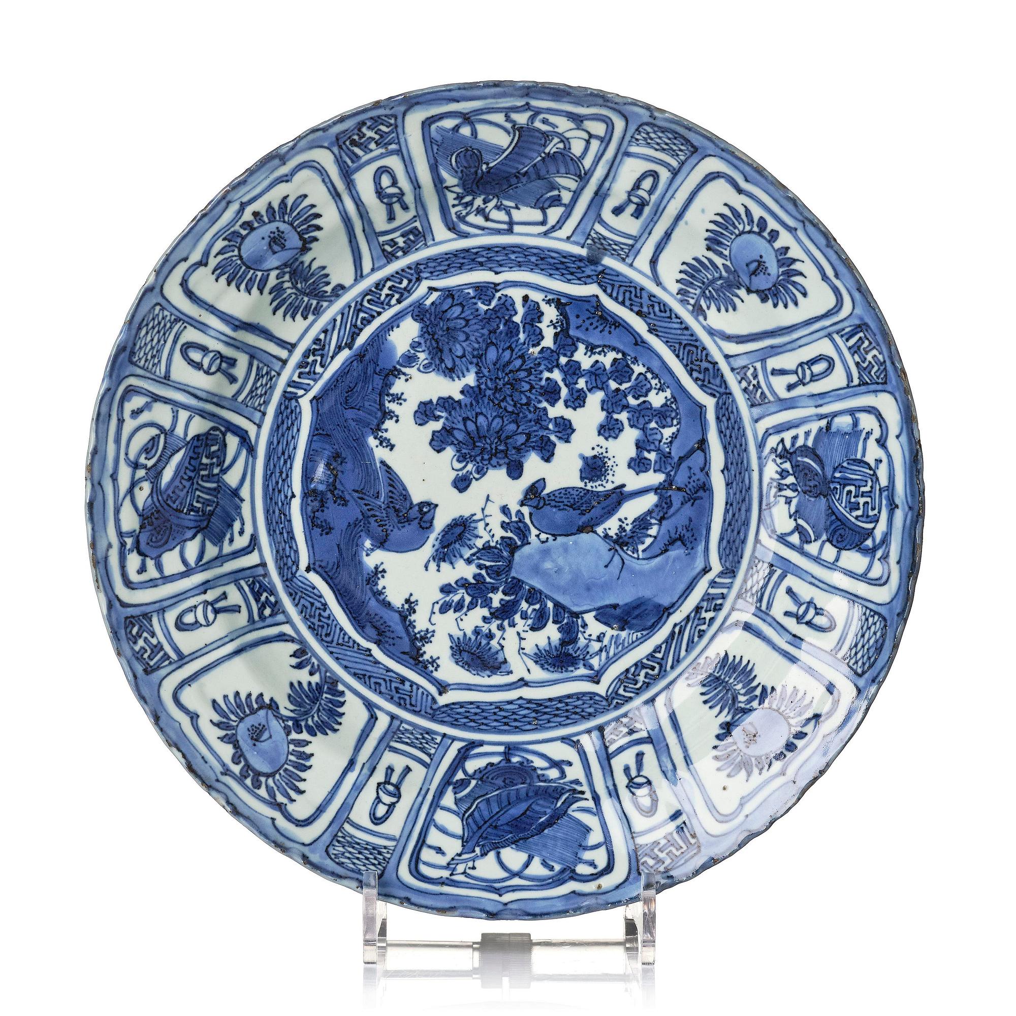 A blue and white kraak dish, Ming dynasty, Wanli (1572-1620).