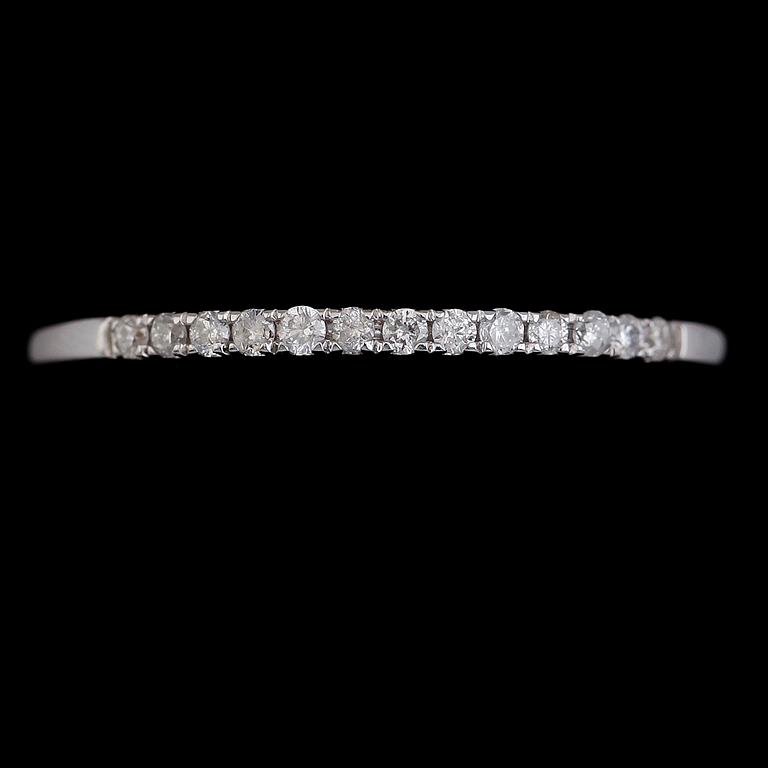 RINGAR, 2 st, 14K vitguld, briljantslipade diamanter tot ca 0.50 ct. Vikt ca 3 g.