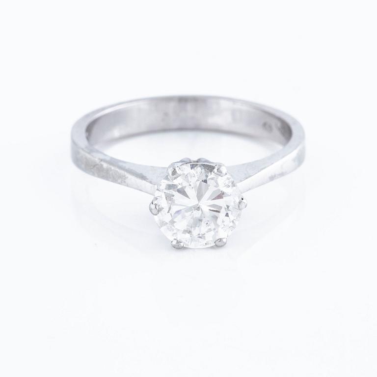 RING med briljantslipad diamant ca 1.34 ct, importstämplad.