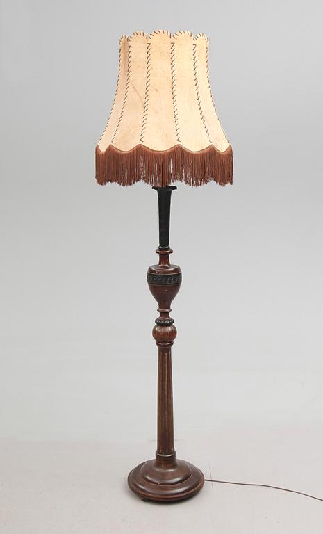 GOLVLAMPA, 1900-talets första hälft.