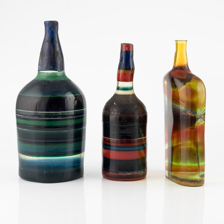 Siv Lagerström, skulpturer, i form av flaskor, tre stycken, akrylplast.