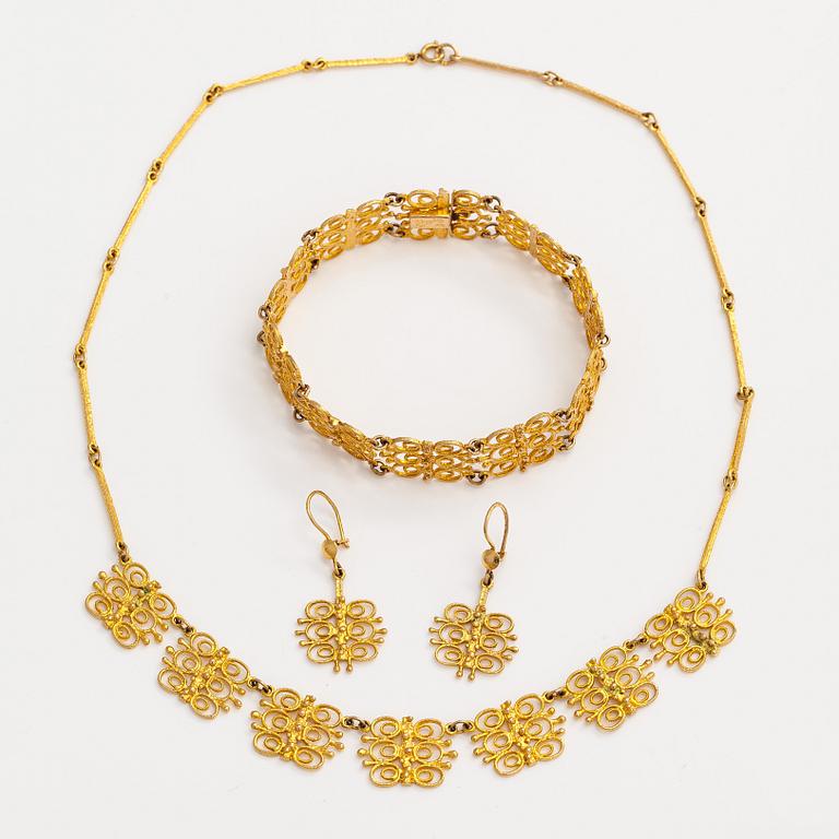 Esko Raitanen, collier, armband och örhängen, 14K guld, Helsingfors 1972.