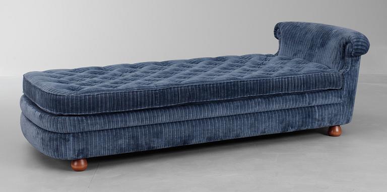 JOSEF FRANK Couch, Firma Svenskt Tenn, modell 775.