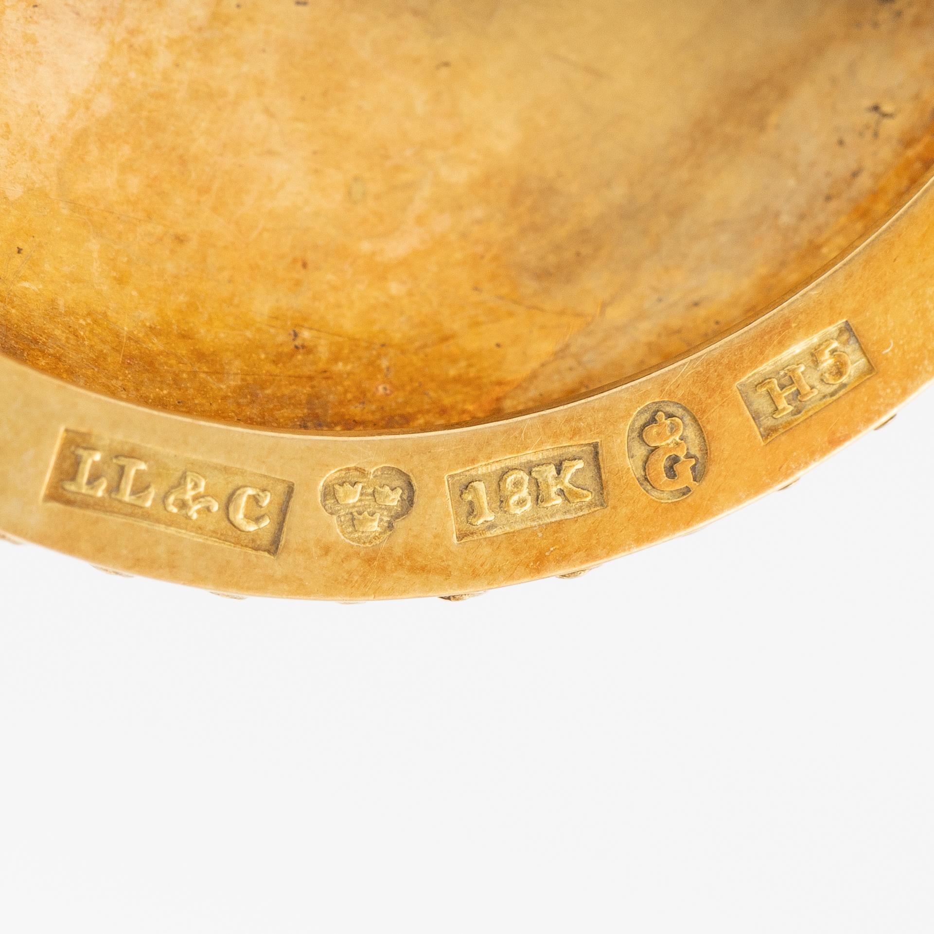 Brooch 18K gold with enamel and old-cut diamonds.