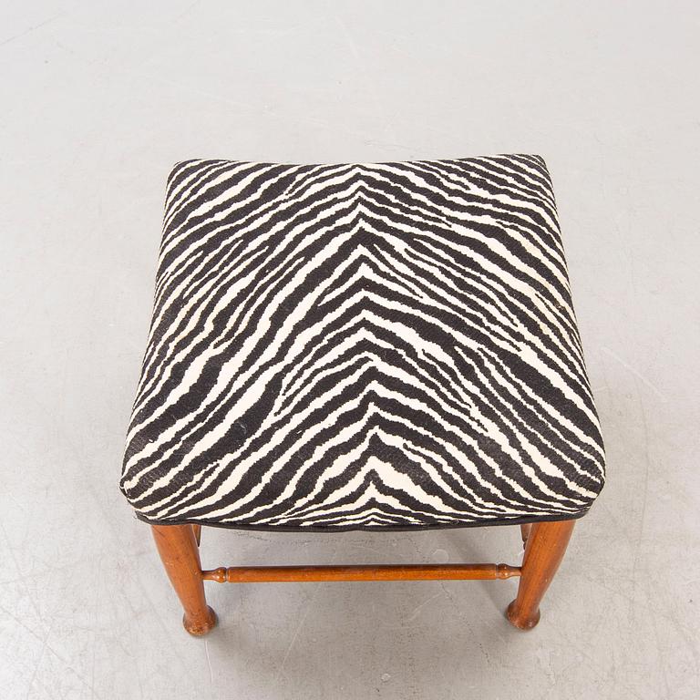 Josef Frank, taburett, modell 902, Firma Svenskt Tenn.