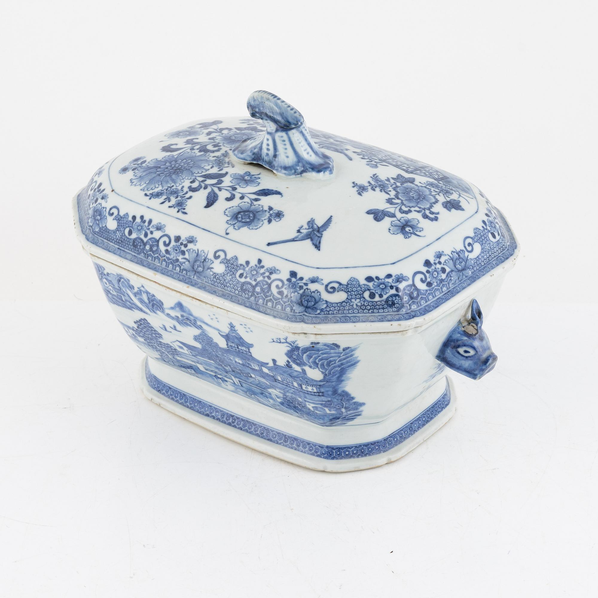 Terrin med lock, kompaniporslin, Qingdynastin, Qianlong (1736-95).