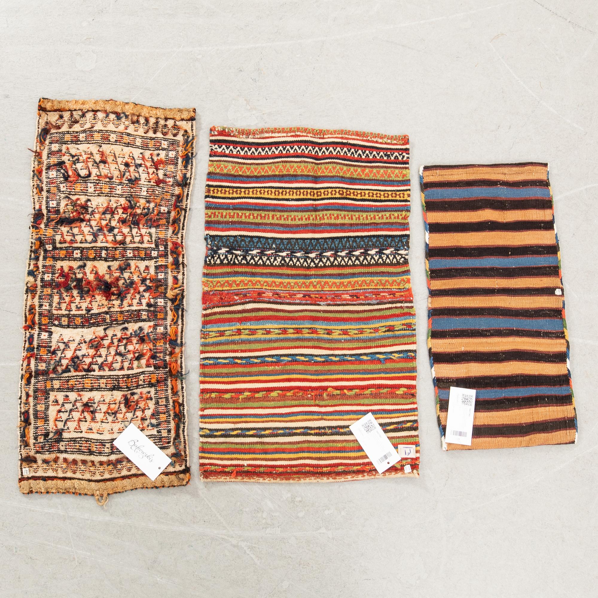 Väskor Khorjin 3 st, Kurdistan, Bachtiari, Kashgai semiantika/antika ca 69x43 cm, 78x33 cm och 56x27 cm.