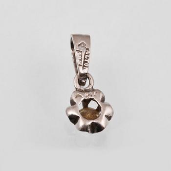 HÄNGE, 18K vitguld med briljantslipad diamant, Alton, Falköping. Vikt 0,6 gram.