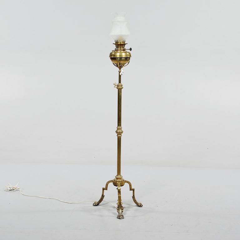 GOLVLAMPA, mässing, omkring år 1900.