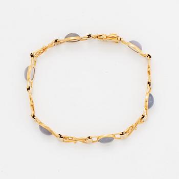 18K gold and cabochon-cut moonstone bracelet.