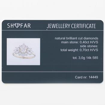 Ring 18K gold set with round brilliant-cut diamonds.