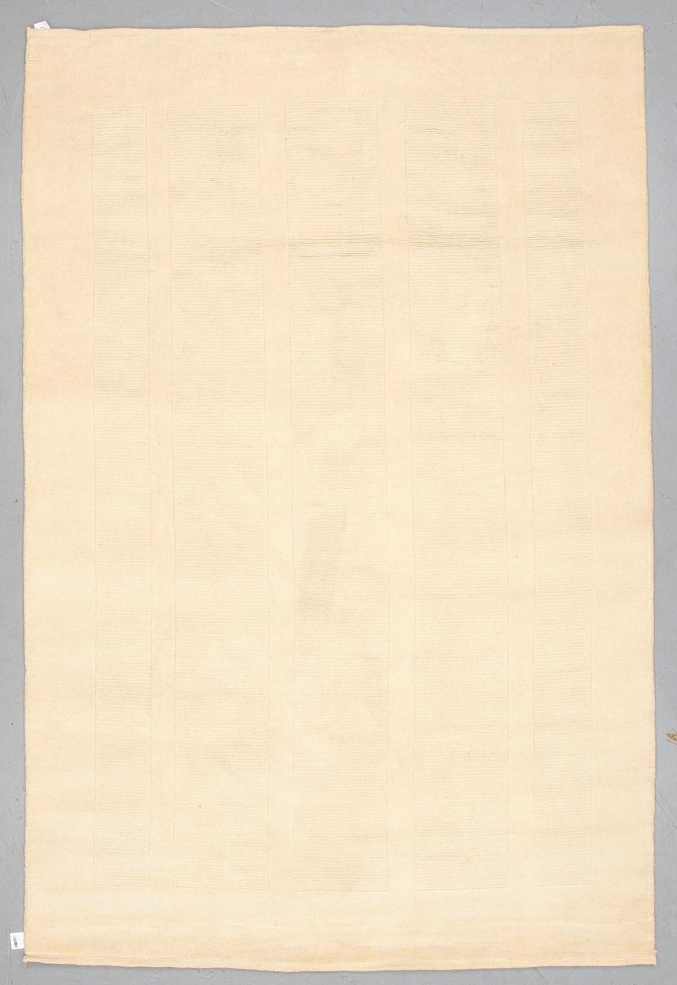A carpet, India, contoured, ca 290 x 190 cm.