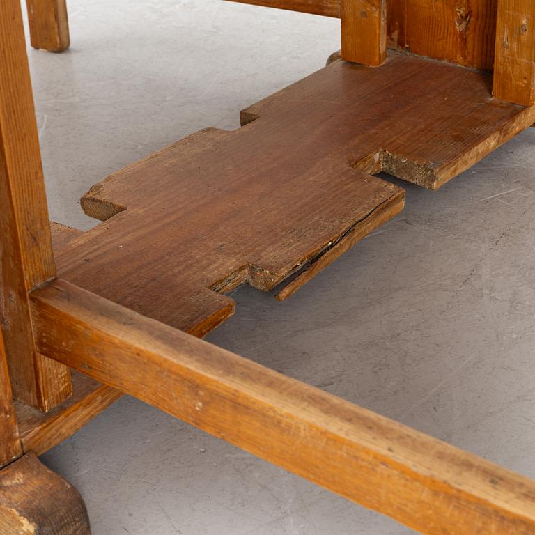 A pine gate-leg table,circa 1800.