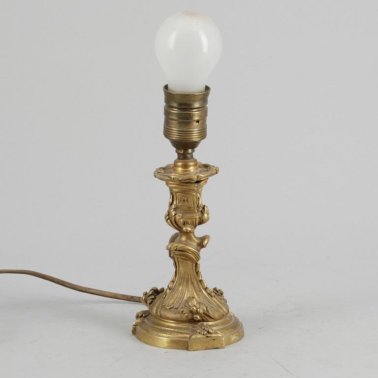 BORDSLAMPA, förgylldbrons, nyrokoko, 1800-talets andra hälft.