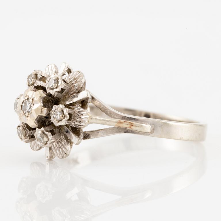 Ring, 18K vitguld med åttkantslipade diamanter.