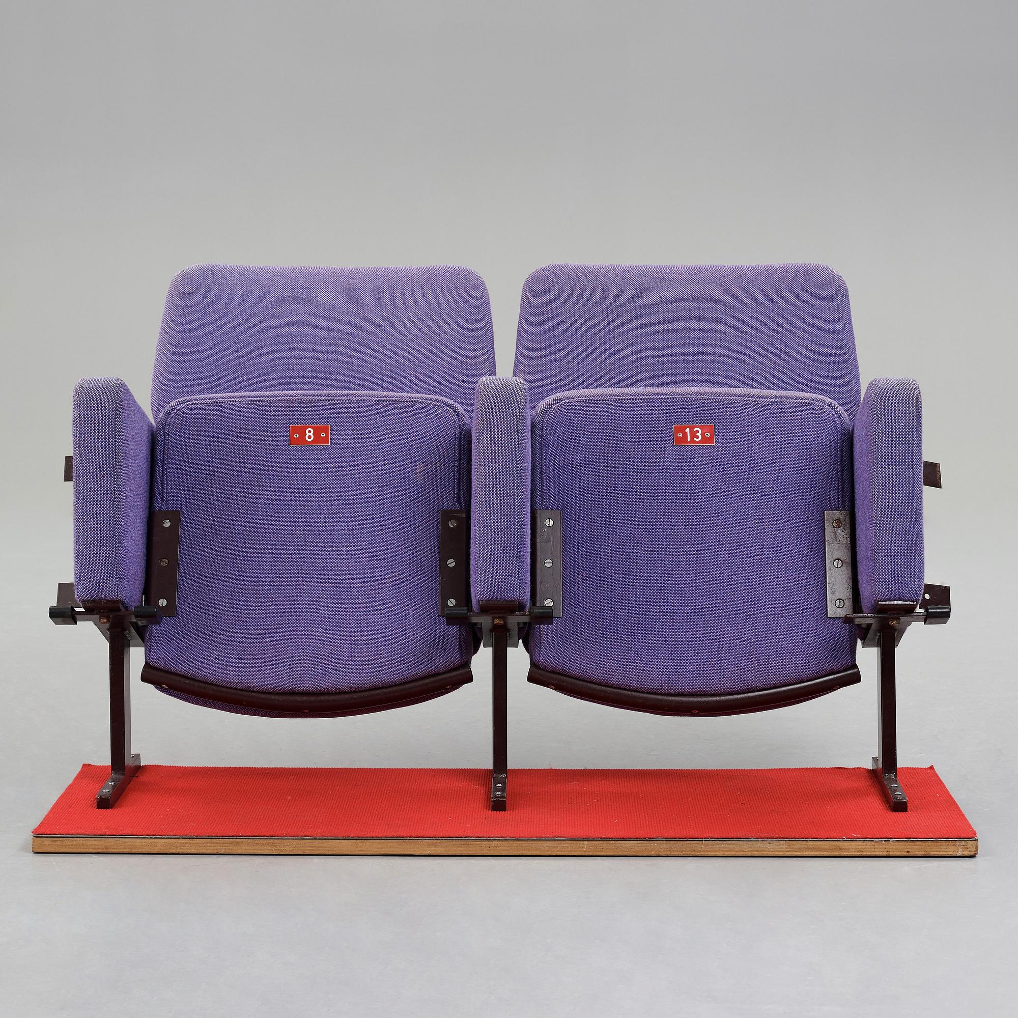 HANS J WEGNER, ett par biografstolar, "GE30", Getama, Danmark, 1970-tal.