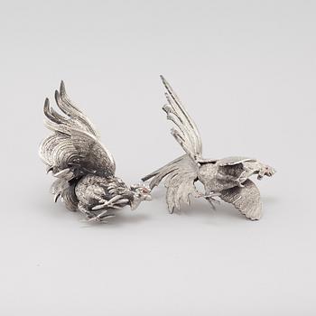 A pair of table decorations in white metal, second half of the 20th century.