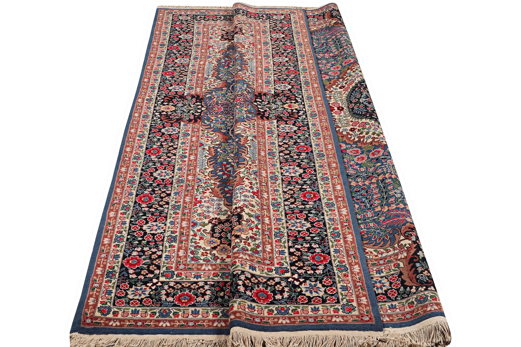 Matta, Kirman Laver, ca 300 x 243 cm.