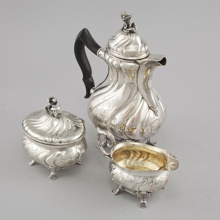 KAFFESERVIS, 3 delar, rokokostil, C.G Hallberg, Stockholm, 1947. Vikt 1305 g.