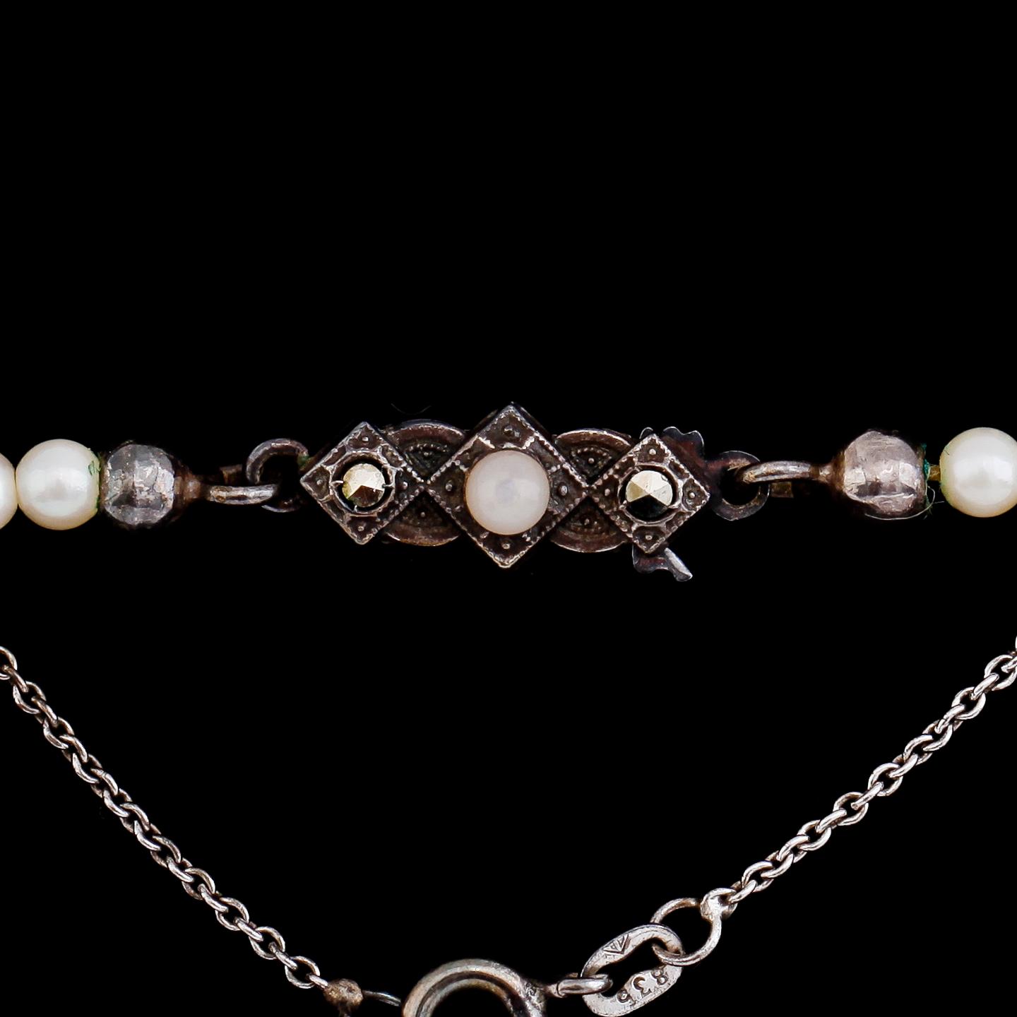 PÄRLCOLLIER, silverlås, 1900-talets andra hälft.