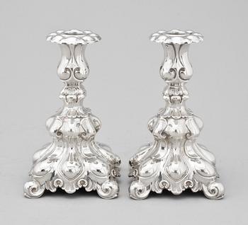 LJUSSATKAR, ett par, silver. 1963-64.