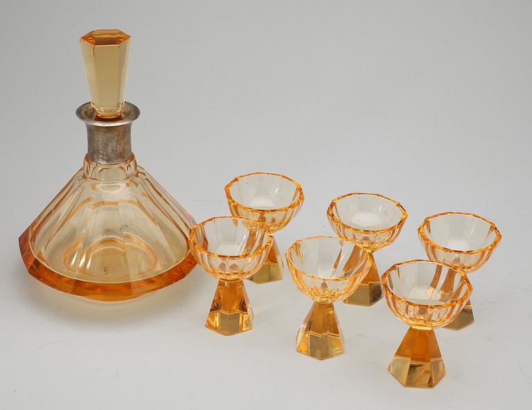 FLASKA samt GLAS, 1 + 6 glas och silver, art deco, Lettland, 1900-talets första hälft.