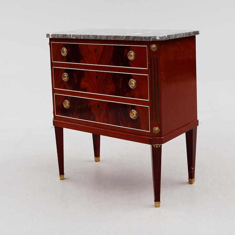 BYRÅ, gustaviansk stil, 1900talets andra hälft.