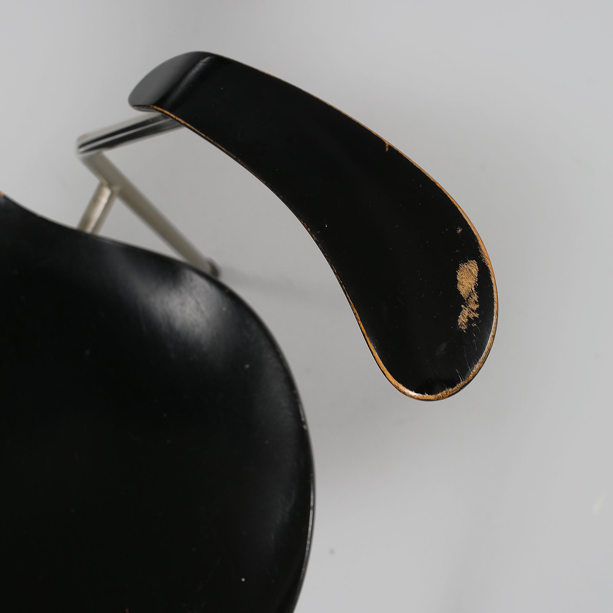 KARMSTOL, "Sjuan", Arne Jacobsen för Fritz Hansen, modell formgiven 1955.