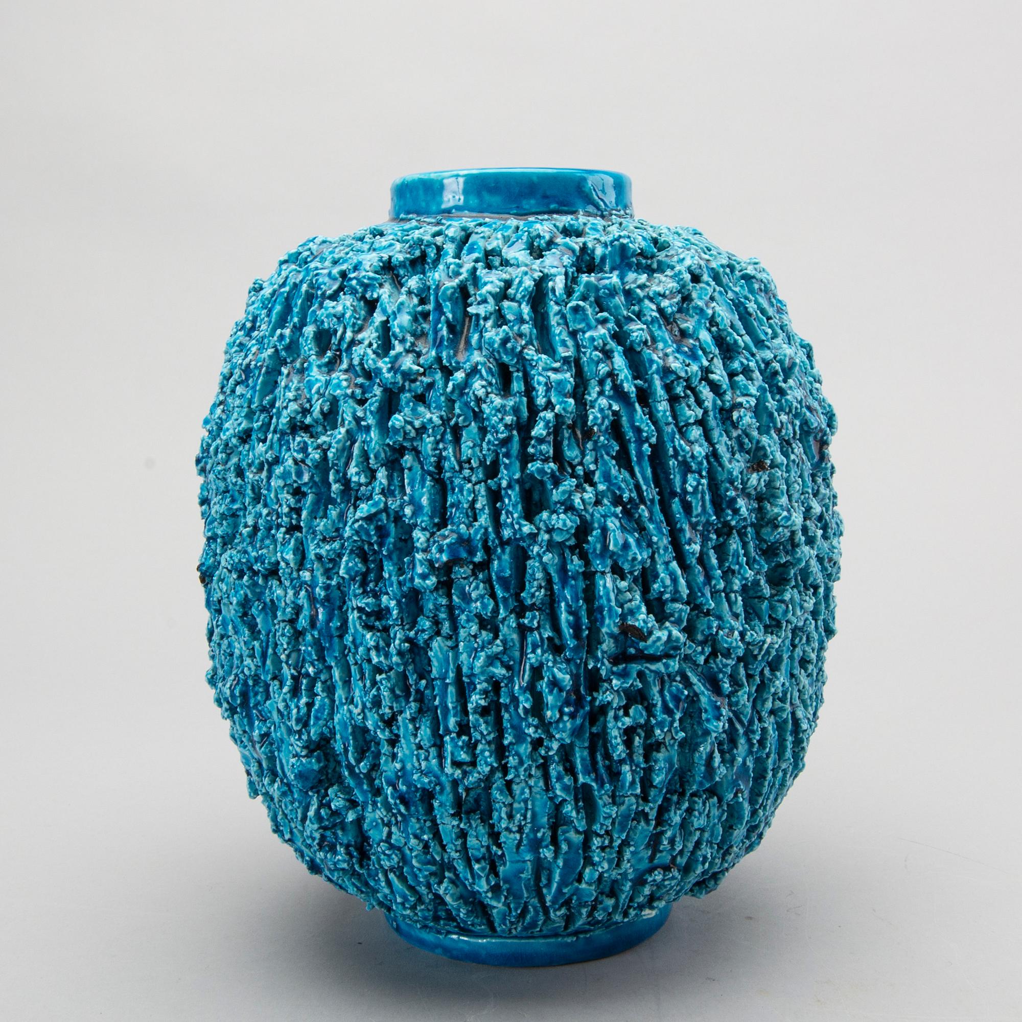 GUNNAR NYLUND, Vas "Igelkott", chamotterat stengods, Rörstrand.