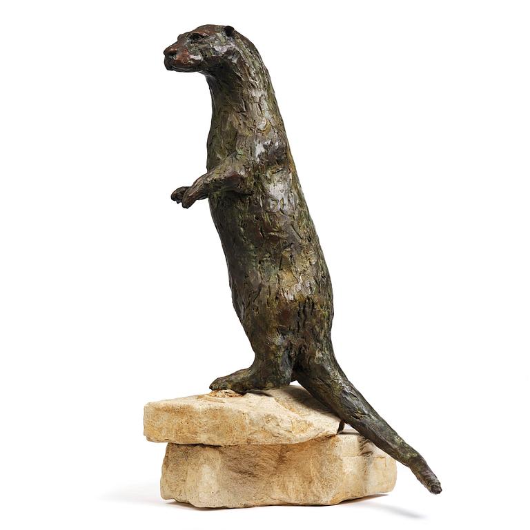 Hamish Mackie, "Standing otter".