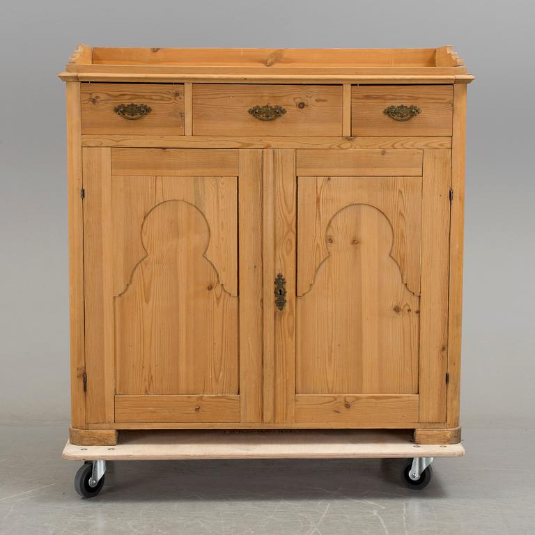 SKÄNK, furu, avlutad, 1800-talets andra hälft.