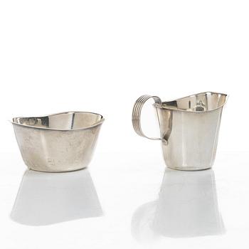 Gustaf Janson, sockerskål och gräddkanna, sterlingsilver, CG Hallberg, Stockholm, 1958.