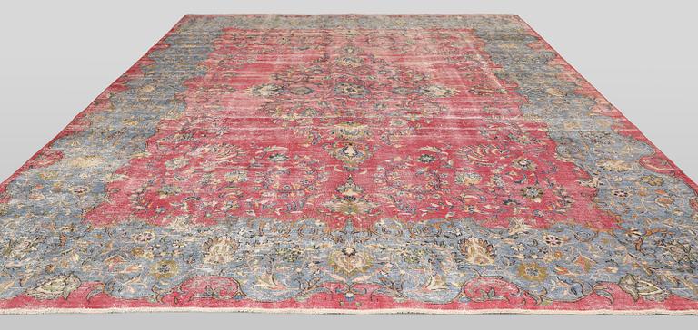 An oriental carpet, so-called 'Vintage', c. 400 x 290 cm.