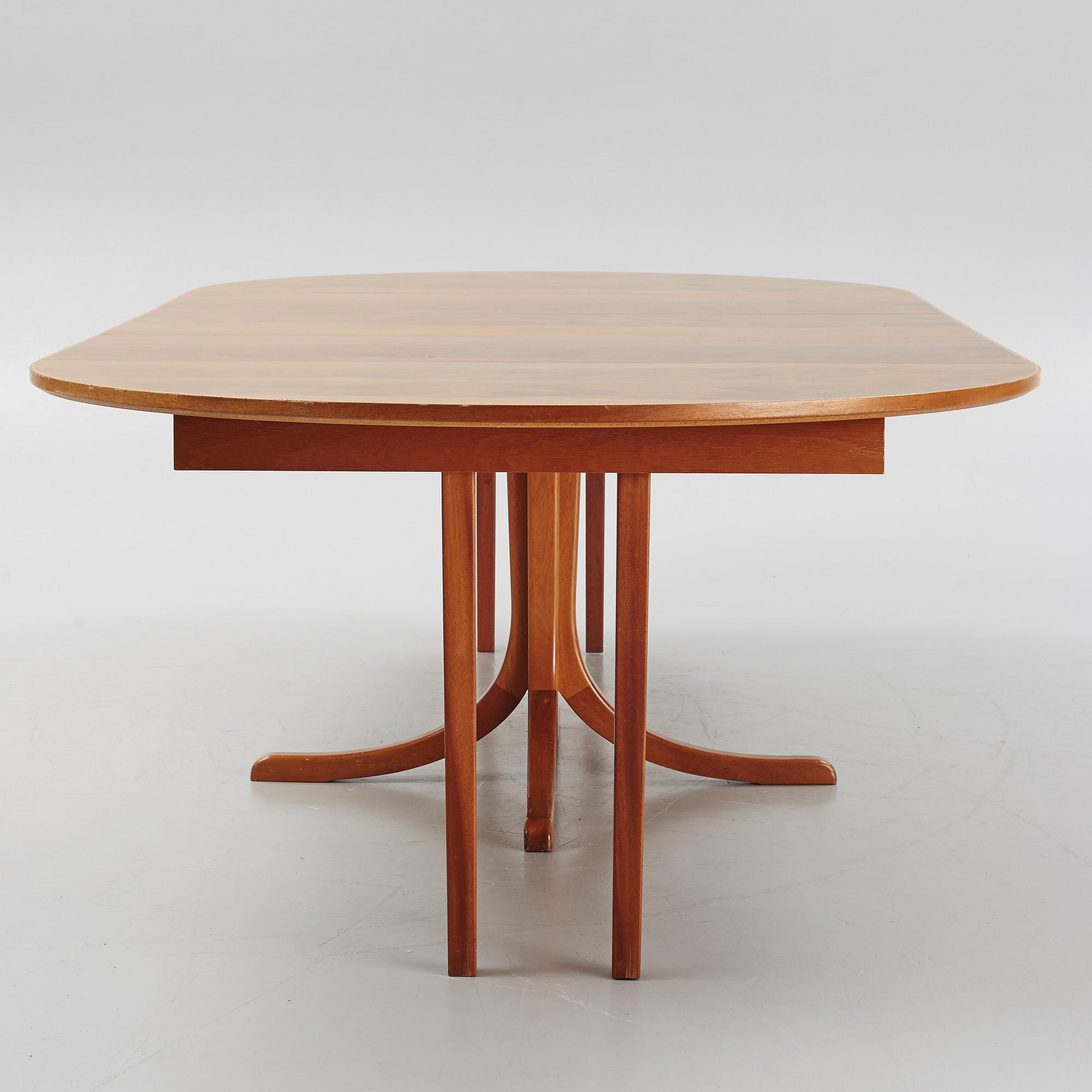 Josef Frank, a mahogany veneered model 771 dining table, Svenskt Tenn, post 1985.