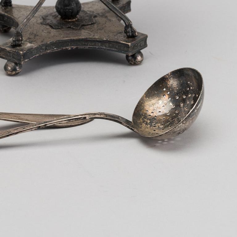 A Swedish pair of silver suger bowls and spoons mark of O Lindeberg Stockholm 1905 weight ca 1438 gr.