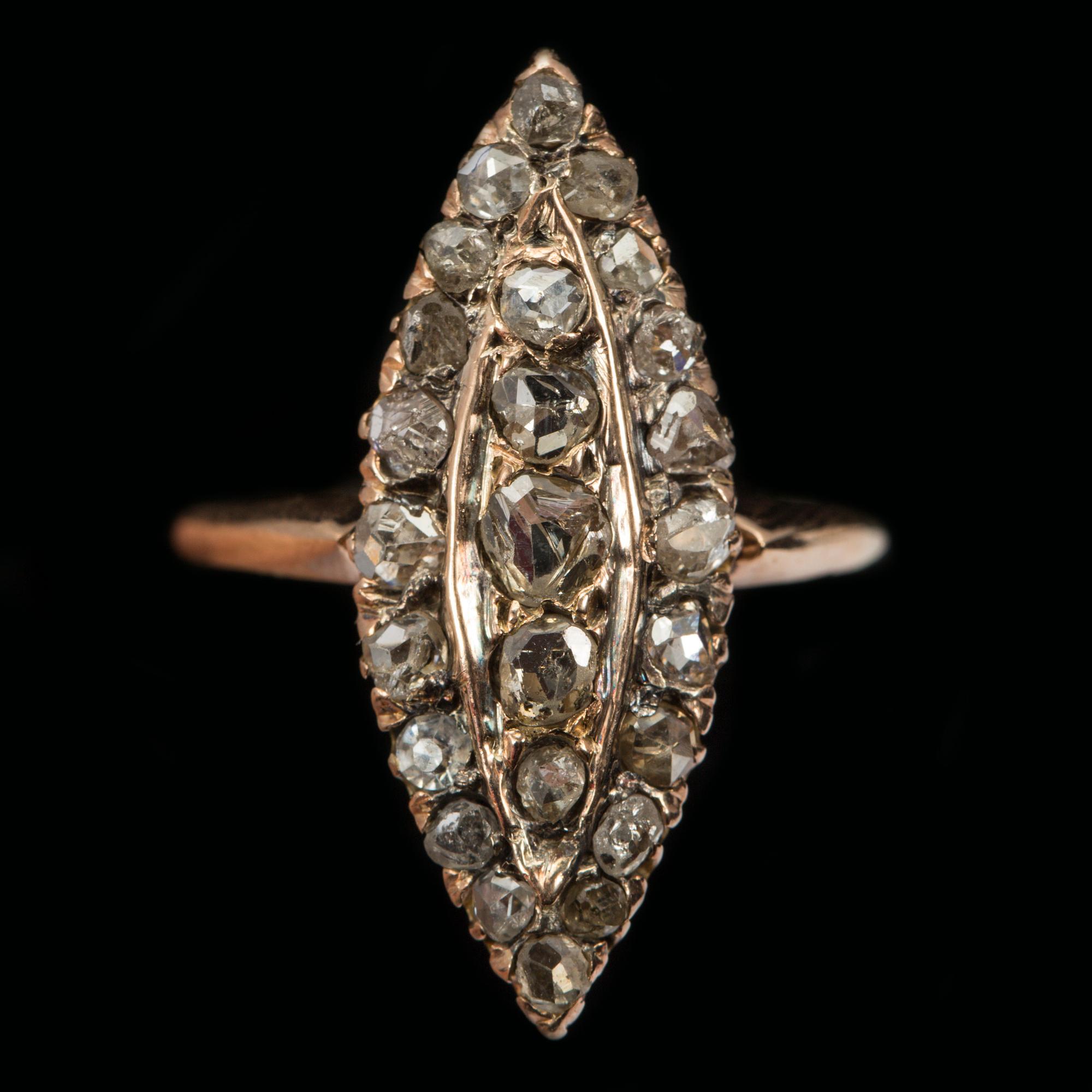 RING, 18 k guld med rosenstenar. Vikt ca 3 g.