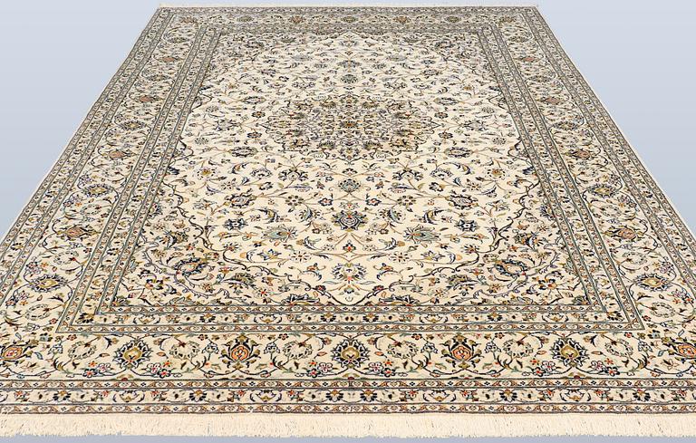 A Keshan carpet, approx. 353 x 251 cm.