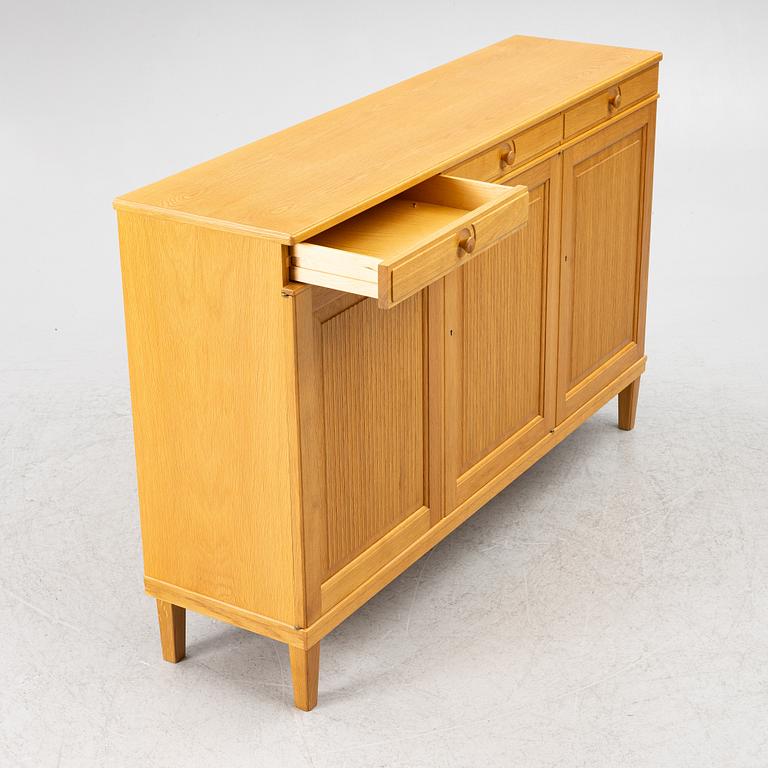Carl Malmsten, sideboard, "Herrgården", Åfors Möbelfabrik, 1900-talets slut.