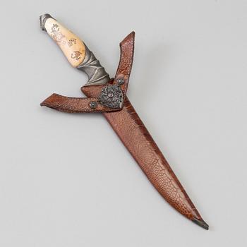 A contemporary knife by Andrzej Rybak.