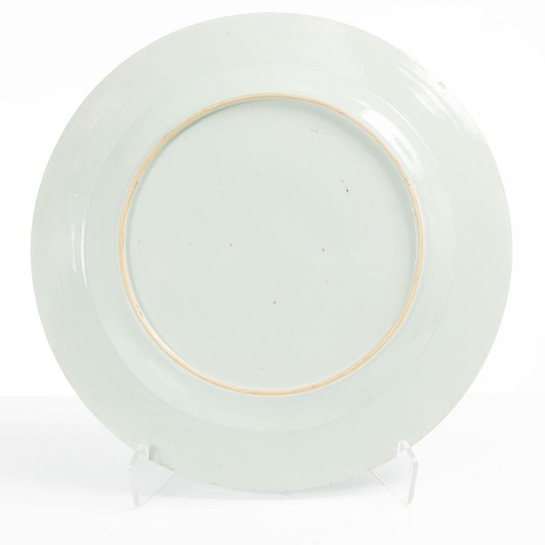 A Chinese blue and white porcelain serving dish, Qing dynasty, Qianlong (1736-95).