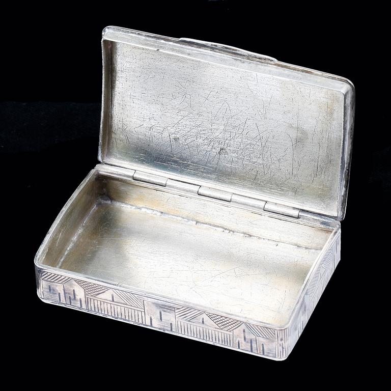 SNUSDOSA, silver, Ryssland, otydliga stämplar, sannolikt 1800-talets första hälft. Vikt ca 100 gram.