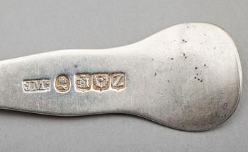 RAGUSKED, silver, London 1810 samt MATSKED, Edinburgh 1831. Vikt ca 170 g.