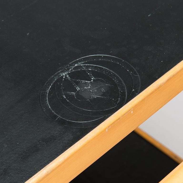 Alvar Aalto, tarjoiluvaunu malli 98, O.Y. Huonekalu-ja Rakennustyötehdas A.B. 1900-luvun puoliväli.