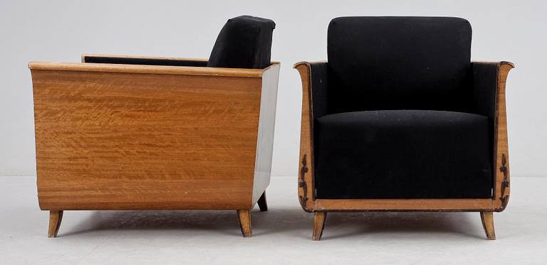 FÅTÖLJER, ett par, 1930/40-tal.