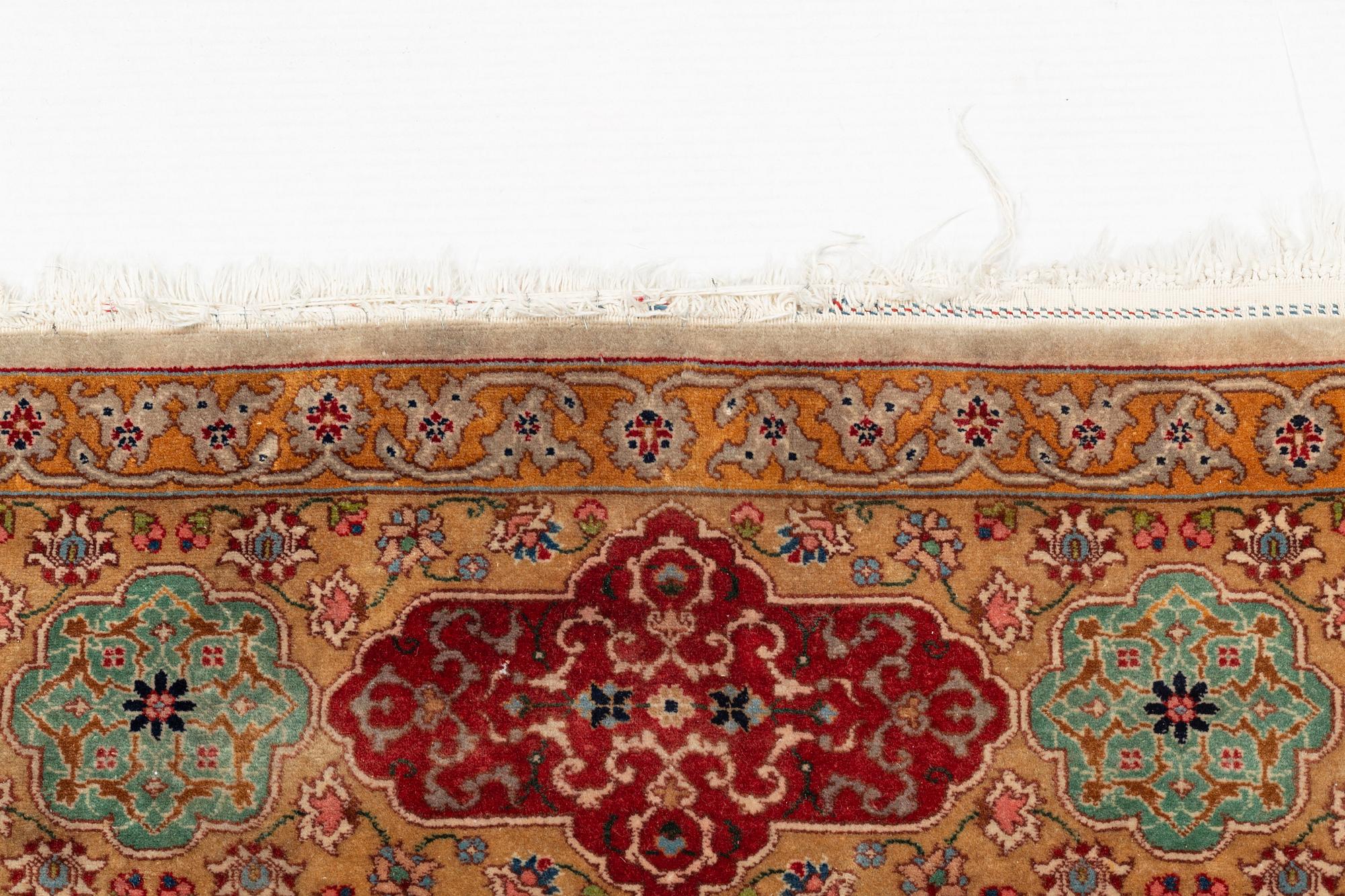 A carpet, semi-antique, Tabriz, ca 298 x  228 cm.