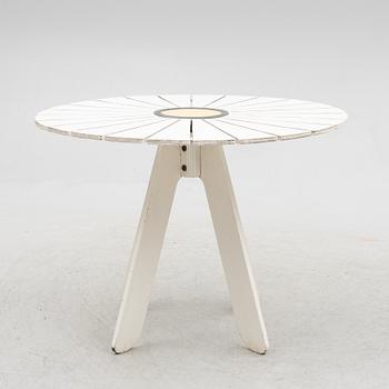 Alvar & Aino Aalto, an 'Aurino' garden furniture set with table and four chairs.