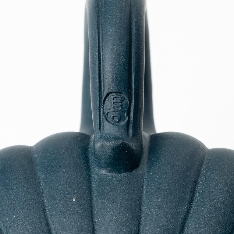 Two Chinese yixing teapots attributed to Gao Jianfang (b. 1956), China 1980s.